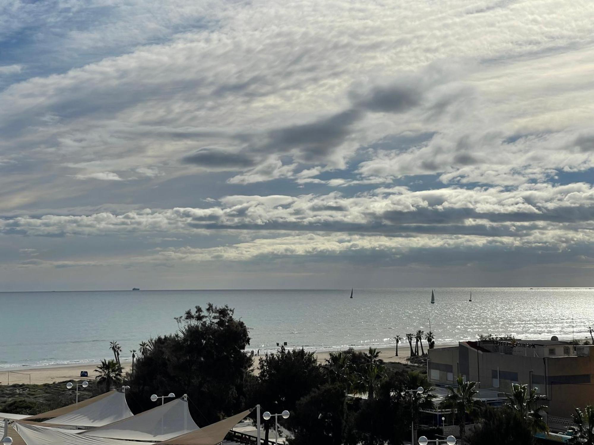Agh Canet كانيت ذي بيرينغير المظهر الخارجي الصورة